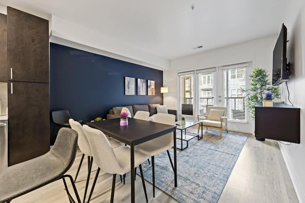 Unique 1bd - 5 Min Dt, Gym, Parking, W-d - Sleeps 6 Apartment